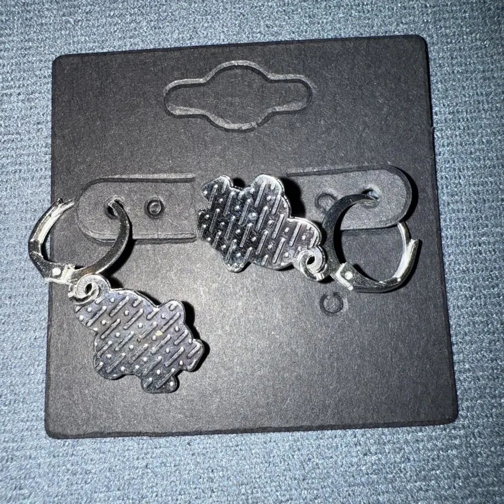 Silver Tone 1 1/8” Christmas Holiday Dangle Penquin White And Blue Earrings